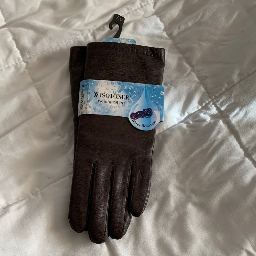 Isotoner WeatherShed water-resistant leather gloves; new; size 7
Circa 2001
